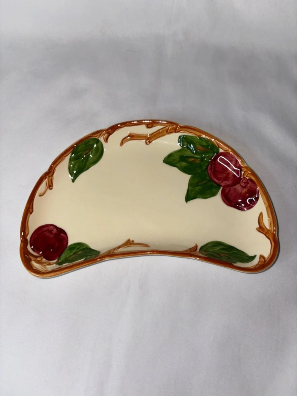 Franciscan Apple Half Moon Plates Set of 4 Vintage Hand Painted USA Dishes - Picture 4 of 9